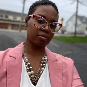 Meet your Posher, Denyae